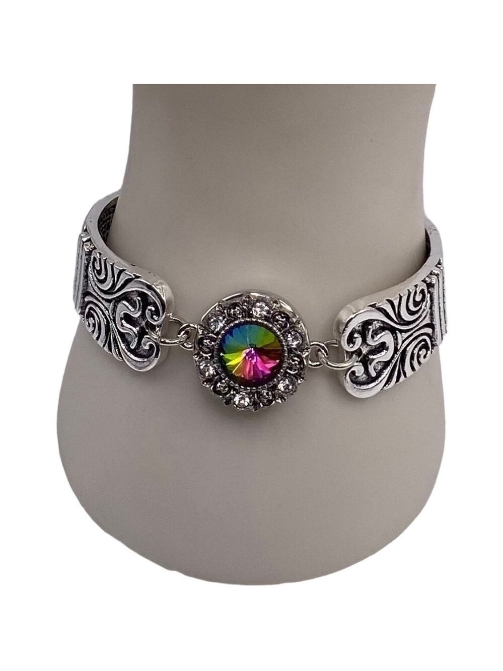 Renaissance Style Bangle Bracelet w/ round multicolored 18mm ginger snap. VIDEO!